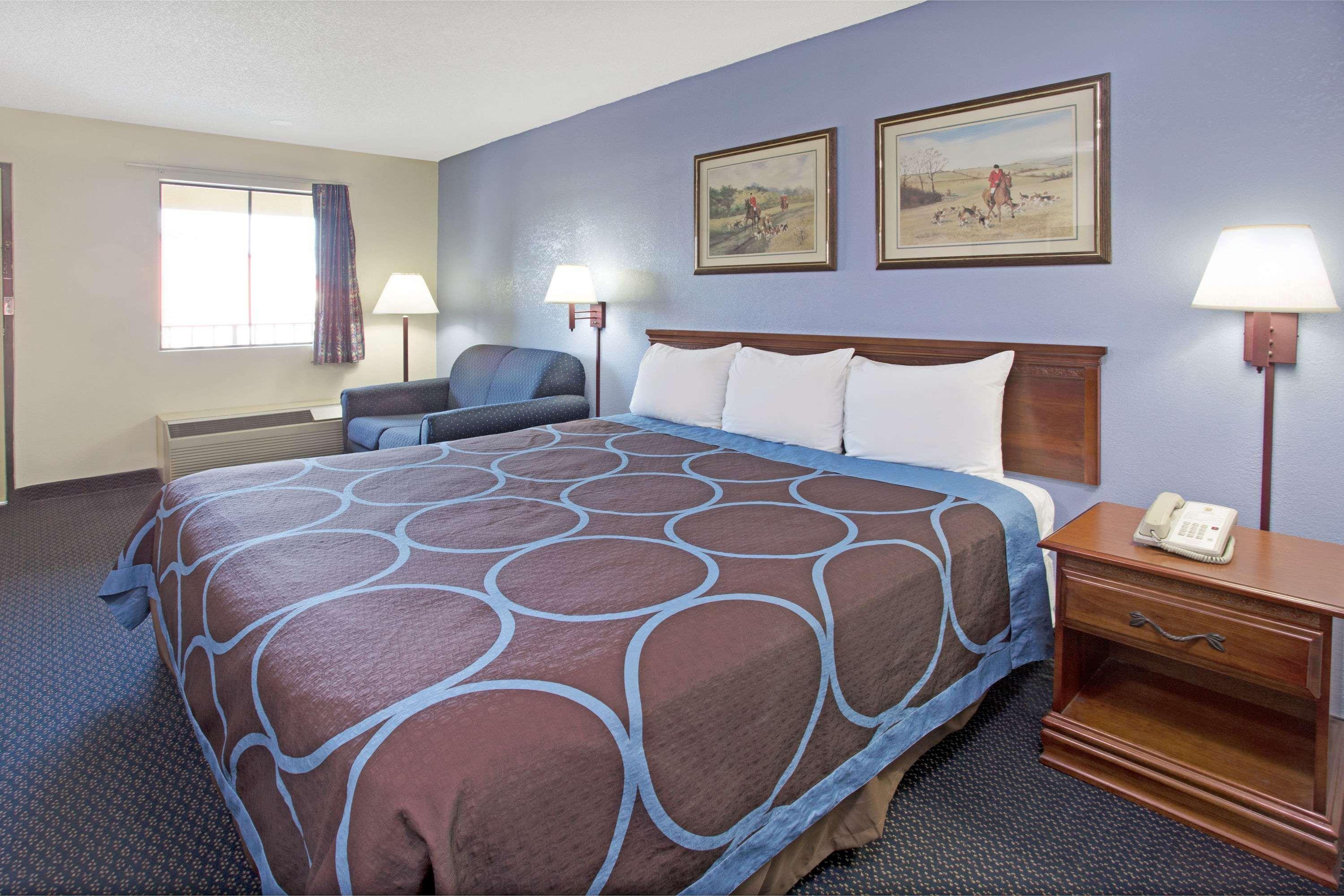 Super 8 By Wyndham Suwanee Hotell Exteriör bild
