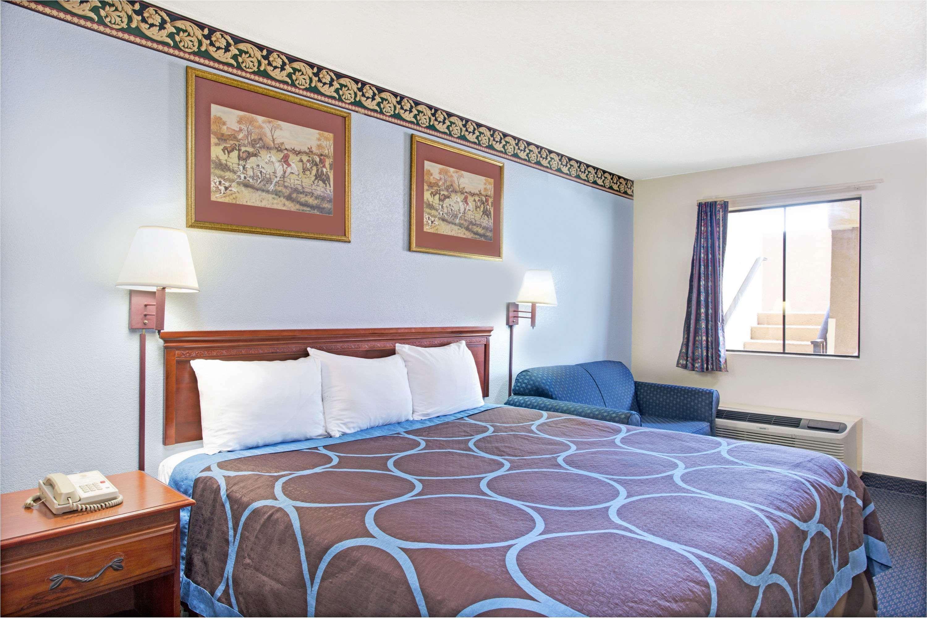 Super 8 By Wyndham Suwanee Hotell Exteriör bild