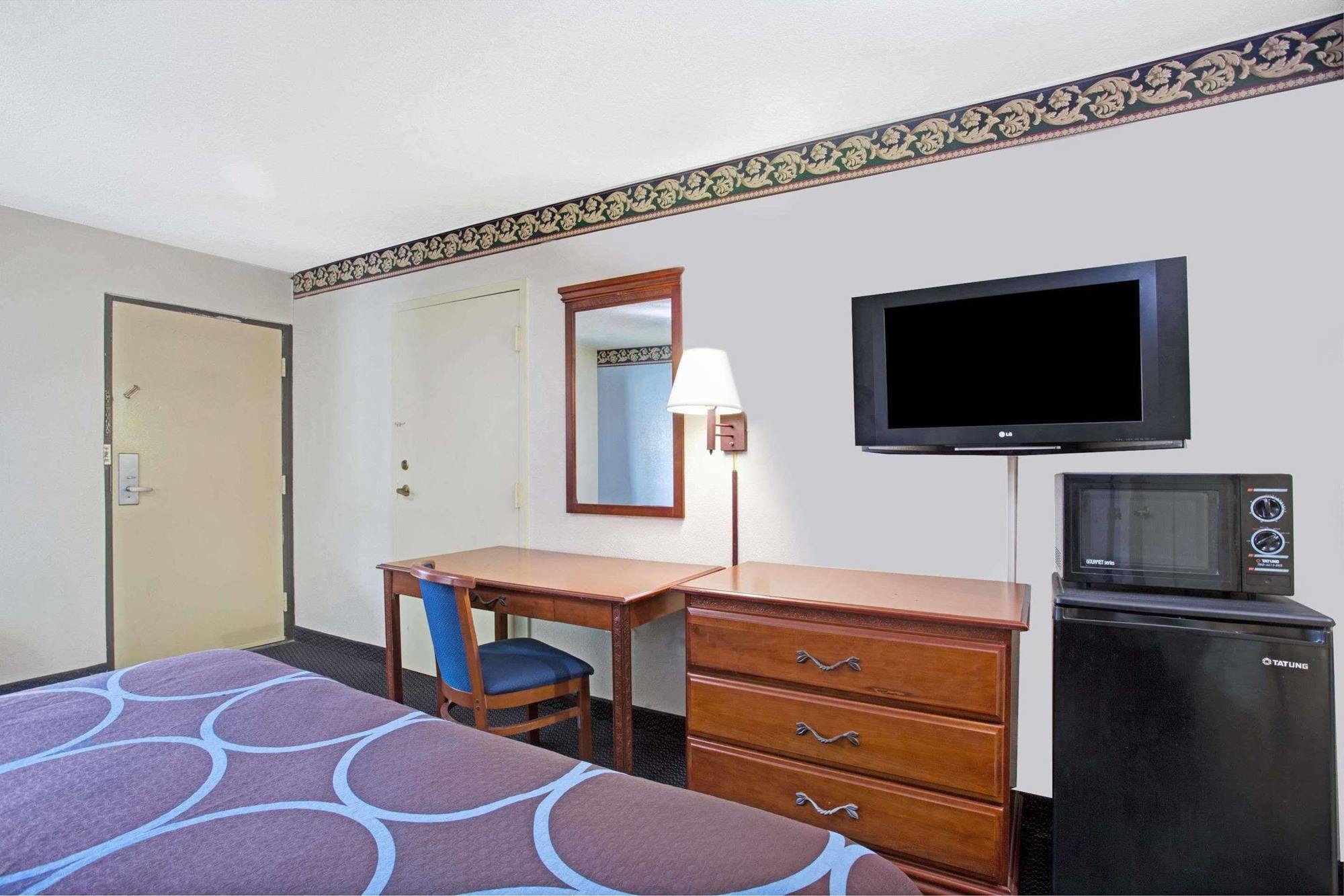 Super 8 By Wyndham Suwanee Hotell Exteriör bild