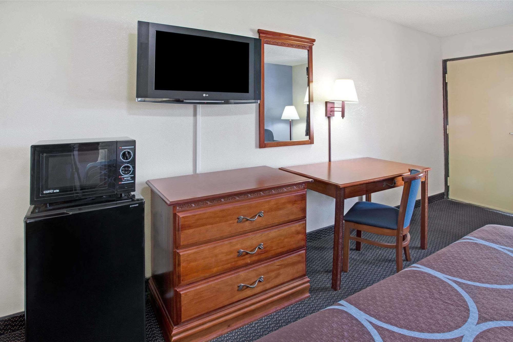 Super 8 By Wyndham Suwanee Hotell Exteriör bild