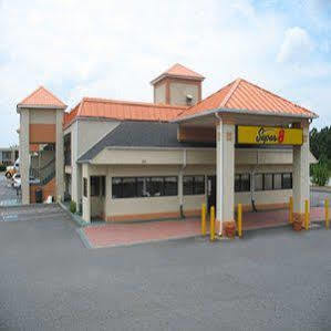 Super 8 By Wyndham Suwanee Hotell Exteriör bild